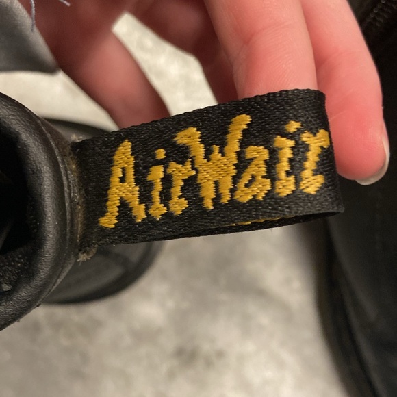 Children’s Dr.Martens UK size 1 US size 2 EU size 33 - Picture 2 of 7